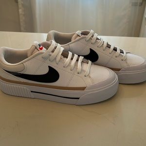 Nike Women's Court Legacy Lift Shoes